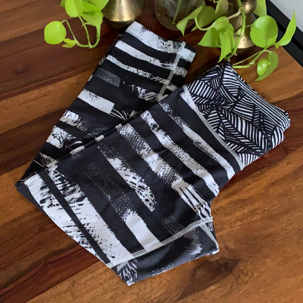 lululemon black and white cropped leggings